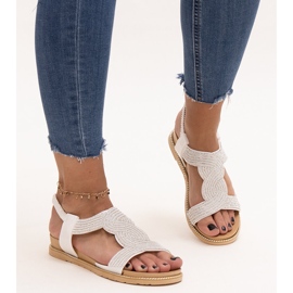 Białe sandałki zdobione cyrkoniami Gairsa 2