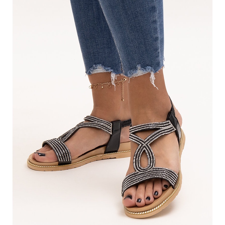 Czarne sandałki zdobione cyrkoniami Detila 1