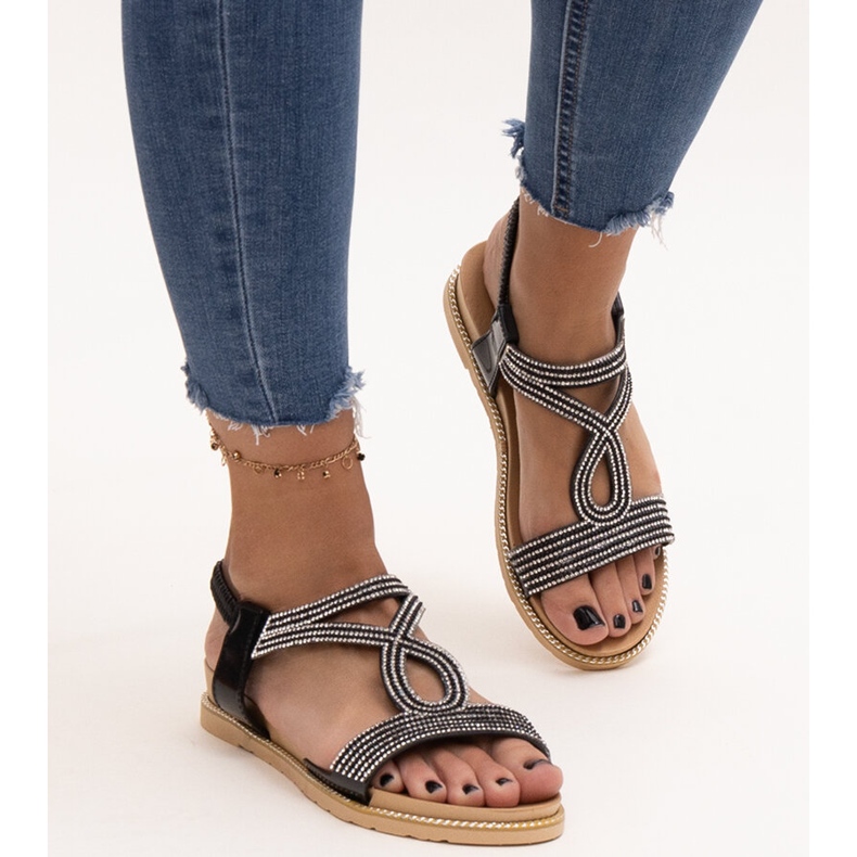 Czarne sandałki zdobione cyrkoniami Detila 2