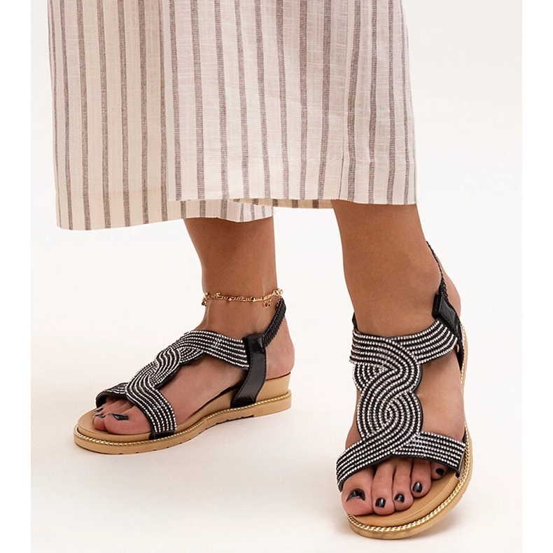 Czarne sandałki zdobione cyrkoniami Gairsa 1