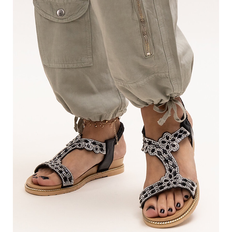 Błyszczące czarne sandałki Shahida 1