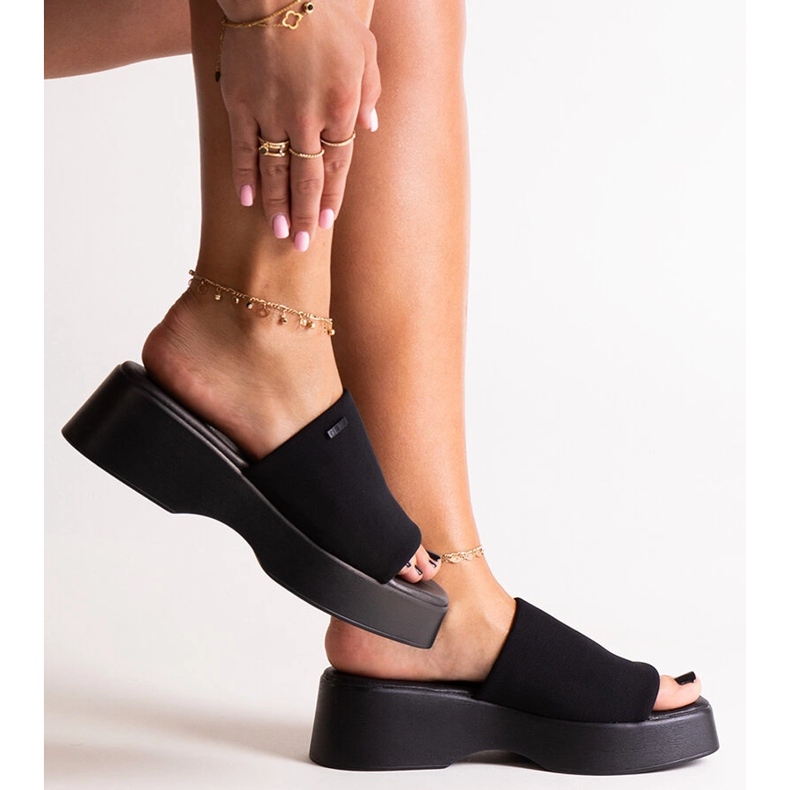 Czarne klapki na platformie Big Star NN274021 1