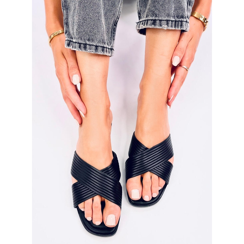 Klapki damskie Fuzzy Black czarne 1