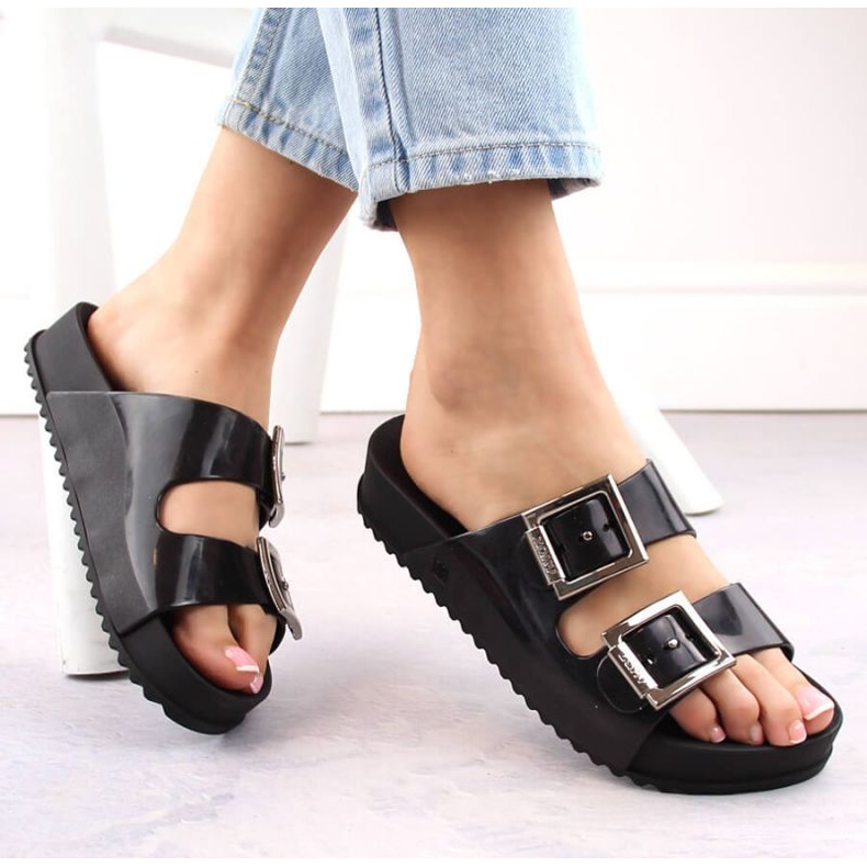 Komfortowe klapki pachnące Zaxy W INT2005 czarne 1