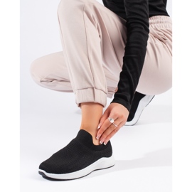 Czarne tekstylne buty sportowe 1