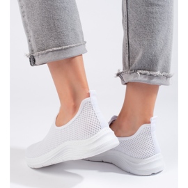 Białe tekstylne buty sportowe 1