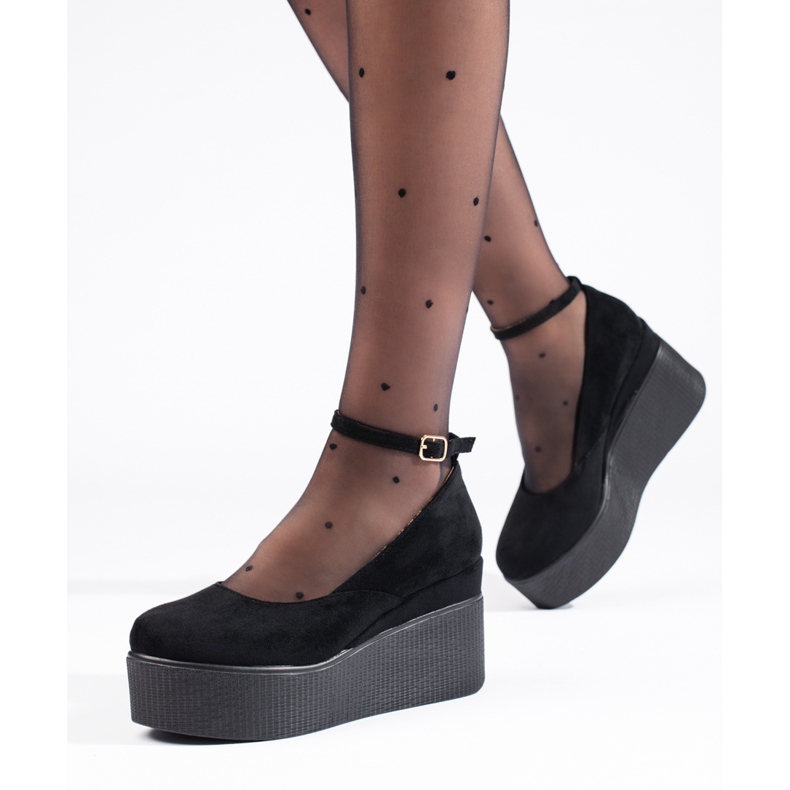 Czarne czółenka na koturnie 1