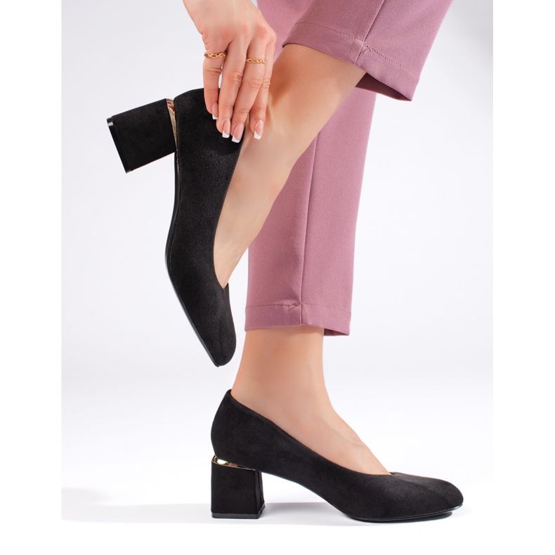 Czarne zamszowe czółenka na obcasie 2