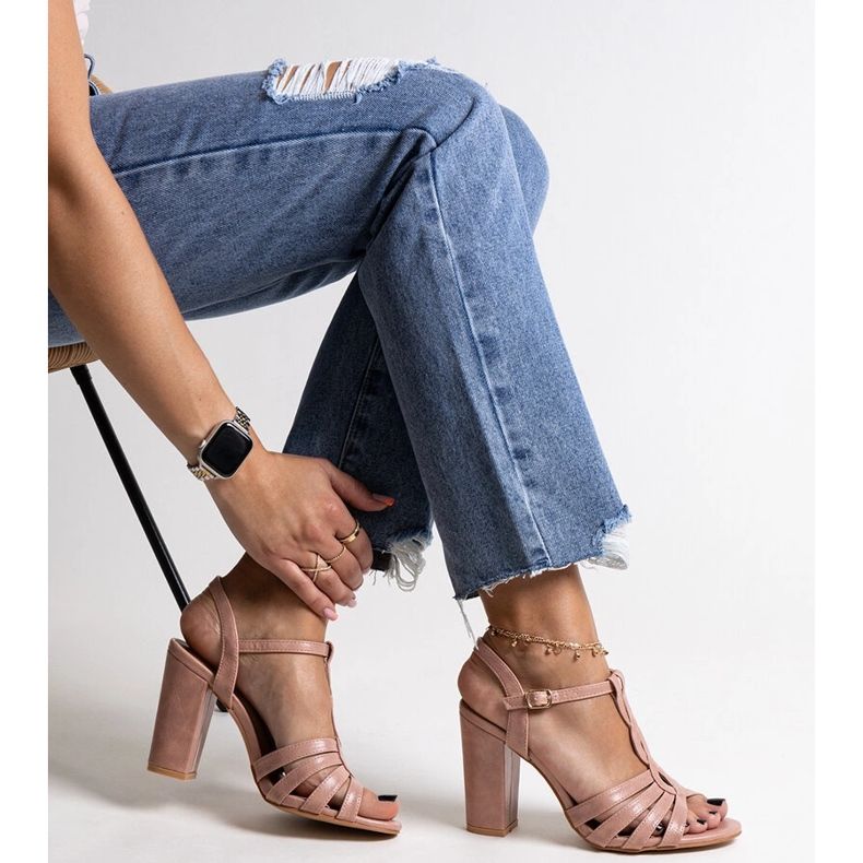 Różowe sandałki na słupku Mikaii 1