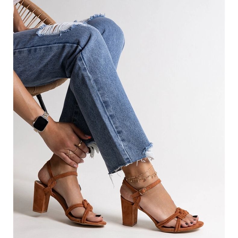 Brązowe sandałki na słupku Shama 1