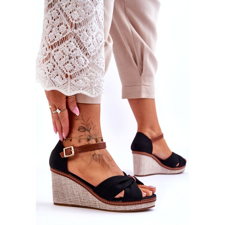 Sandały damskie na koturnie czarne 3