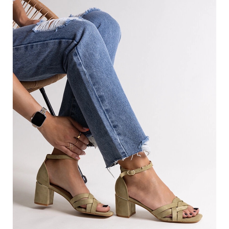 Zielone sandałki na słupku Wajda 1