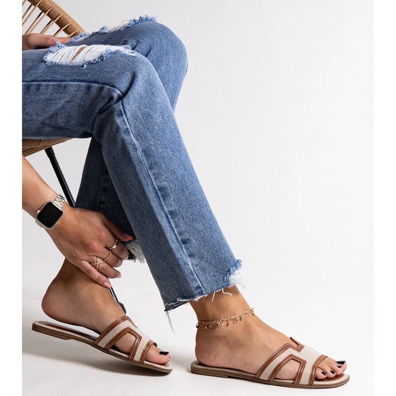 Brązowe klasyczne klapki Baya beżowy 1