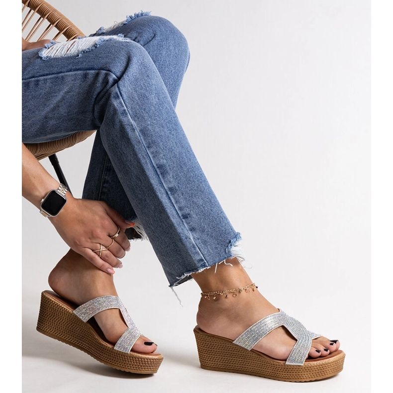 Srebrne klapki na koturnie z cyrkoniami Antuanet srebrny 1