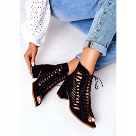 Zamszowe Ażurowe Botki Maciejka 04040-01 Czarne 4