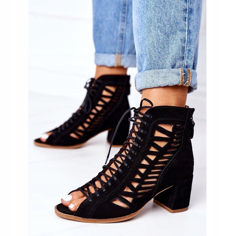 Zamszowe Ażurowe Botki Maciejka 04040-01 Czarne 3