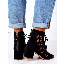 Zamszowe Ażurowe Botki Maciejka 04040-01 Czarne 2