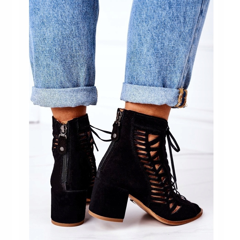 Zamszowe Ażurowe Botki Maciejka 04040-01 Czarne 2