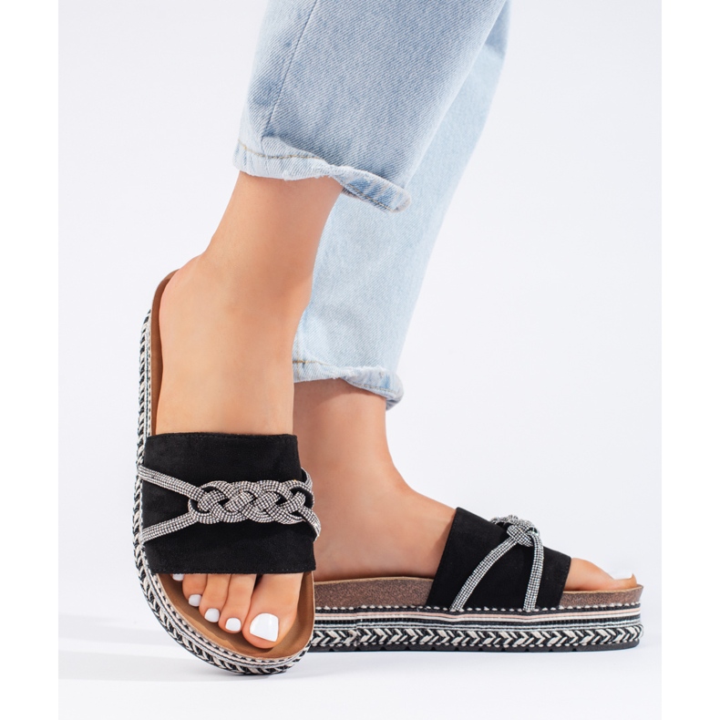 Czarne klapki na platformie 2