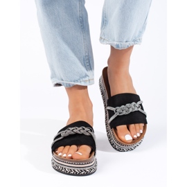 Czarne klapki na platformie 1