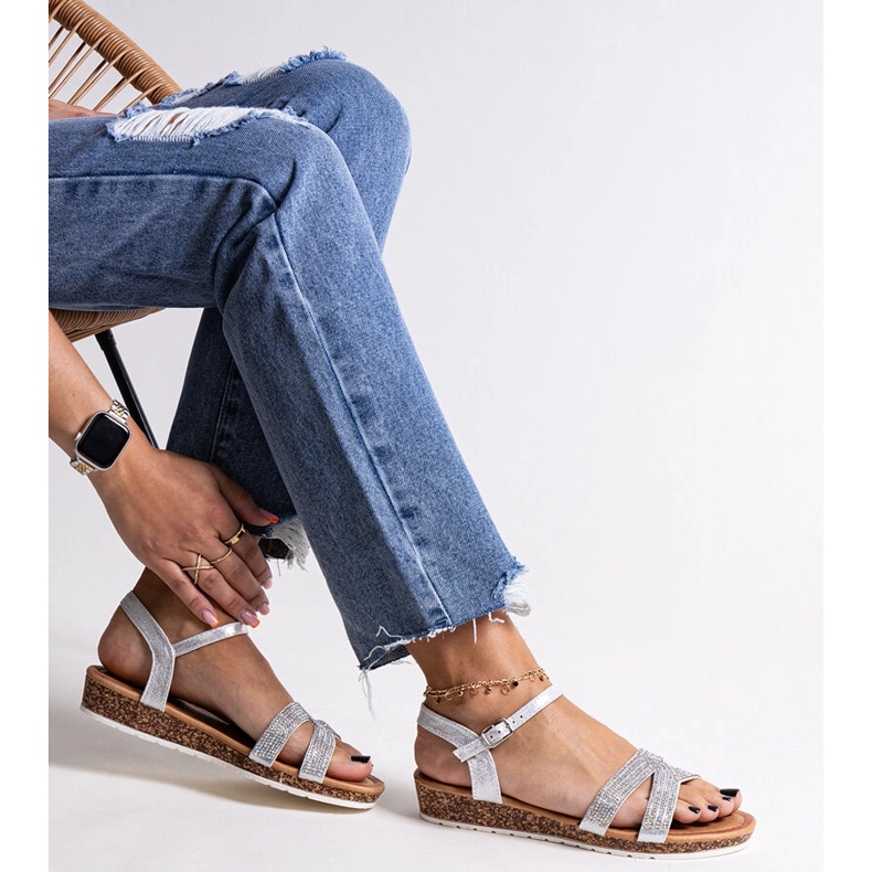 Srebrne sandałki na niskiej koturnie Saila srebrny 1