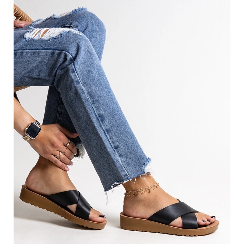 Czarne klapki na koturnie z ecko skóry Burtuka 1