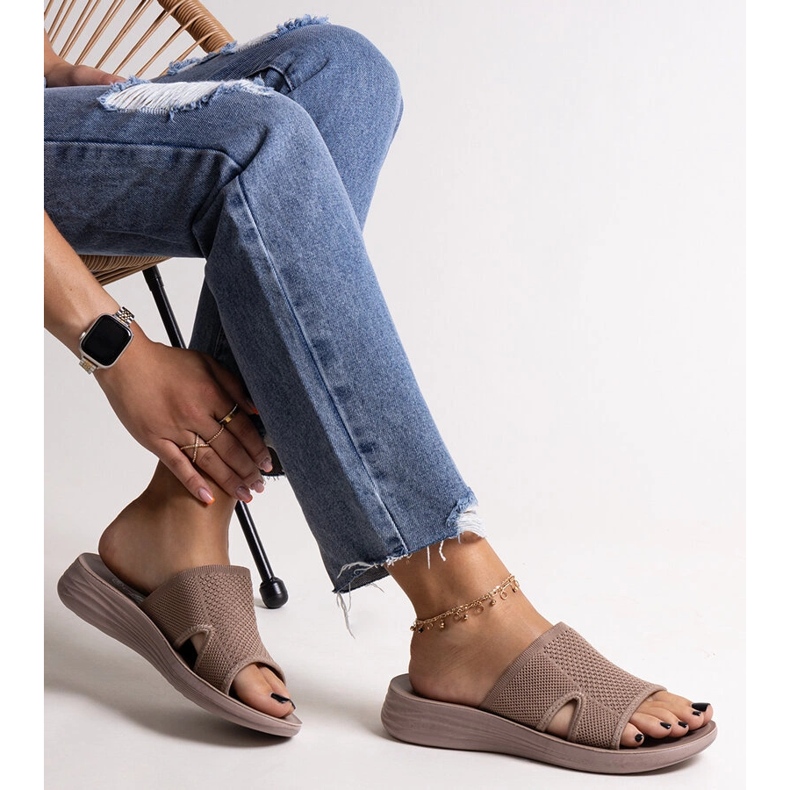 Brązowe klapki na platformie Linah 1