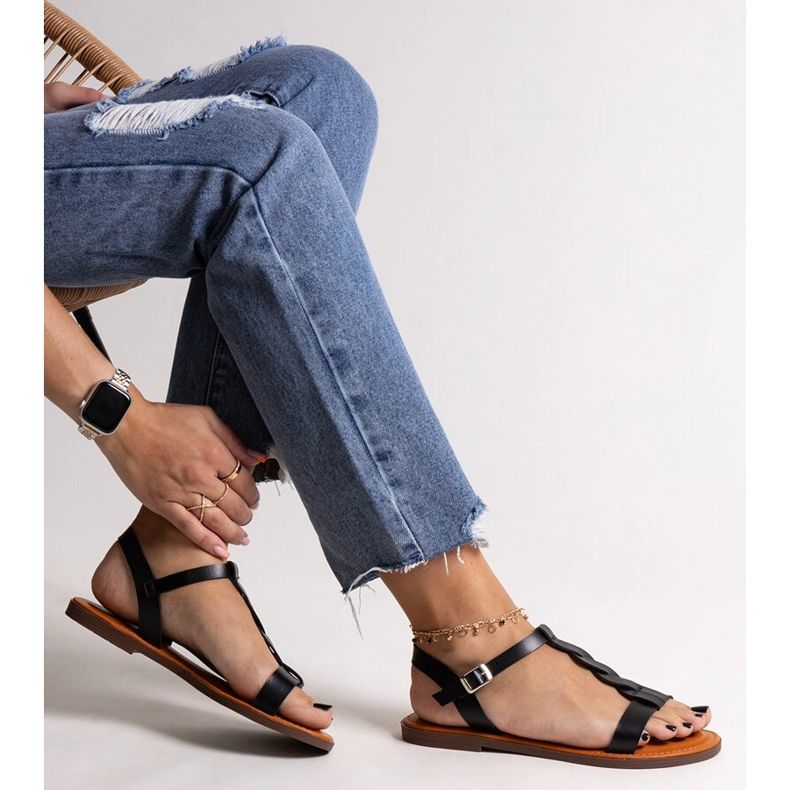 Czarne sandałki płaskie Amaranth 1