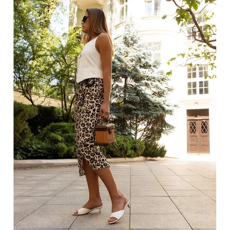 Białe klapki na niskim obcasie Maloua 2