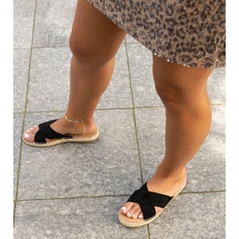 Czarne klapki ażurowe Awet 2