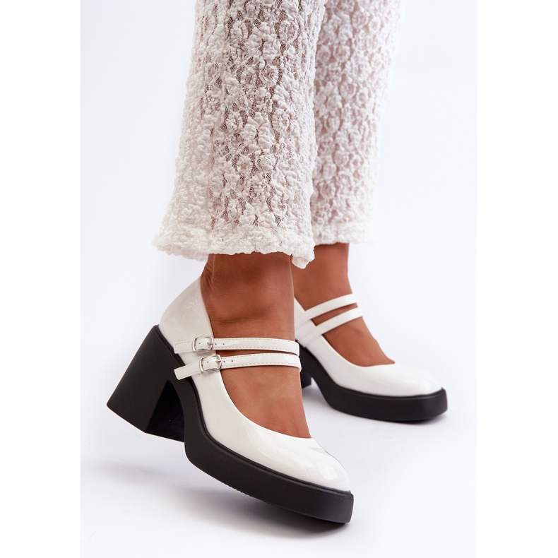 Czółenka Na Masywnym Obcasie Lakierowane Białe Halmina 2