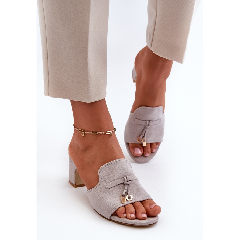 Klapki Damskie Z Eko Zamszu Na Obcasie Szare Jemenna 1