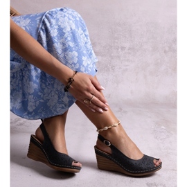 Czarne sandały na koturnie Sakna 1