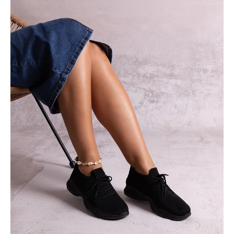 Czarne materiałowe sneakersy Madi 1