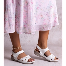 Białe sandały na platformie Nural 1