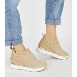 Beżowy zamszowe sneakersy na koturnie 3