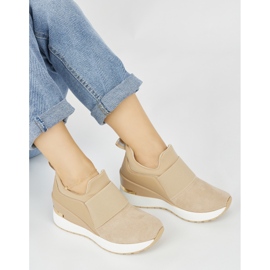 Beżowy zamszowe sneakersy na koturnie 1
