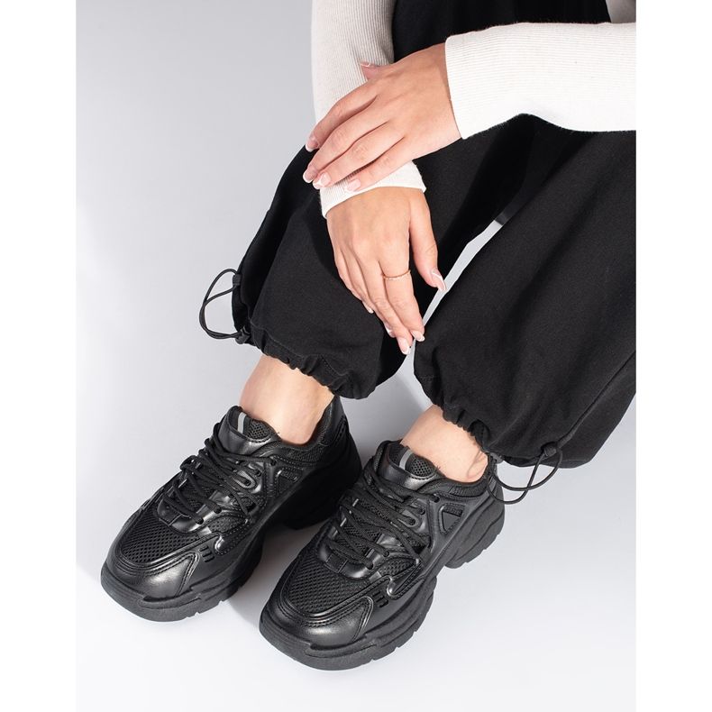 Czarne sneakersy na grubej podeszwie 1