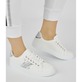 Białe wygodne buty sportowe 1