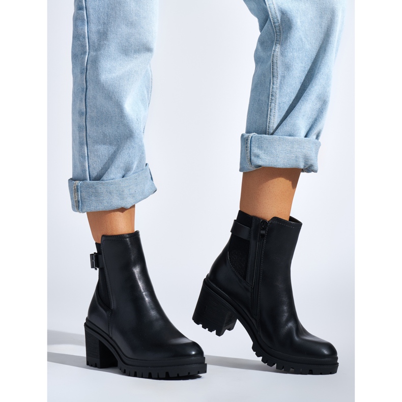 Eleganckie czarne botki na obcasie 1