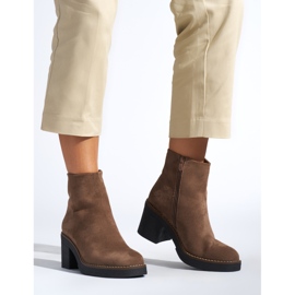 Brązowe botki damskie na słupku 1