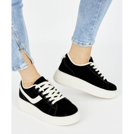 Zamszowe czarne buty damskie na platformie 2