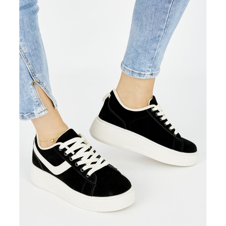 Zamszowe czarne buty damskie na platformie 2