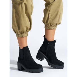 Czarne botki damskie na słupku 1