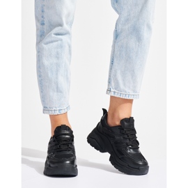 Czarne sneakesy na grubej podeszwie 1