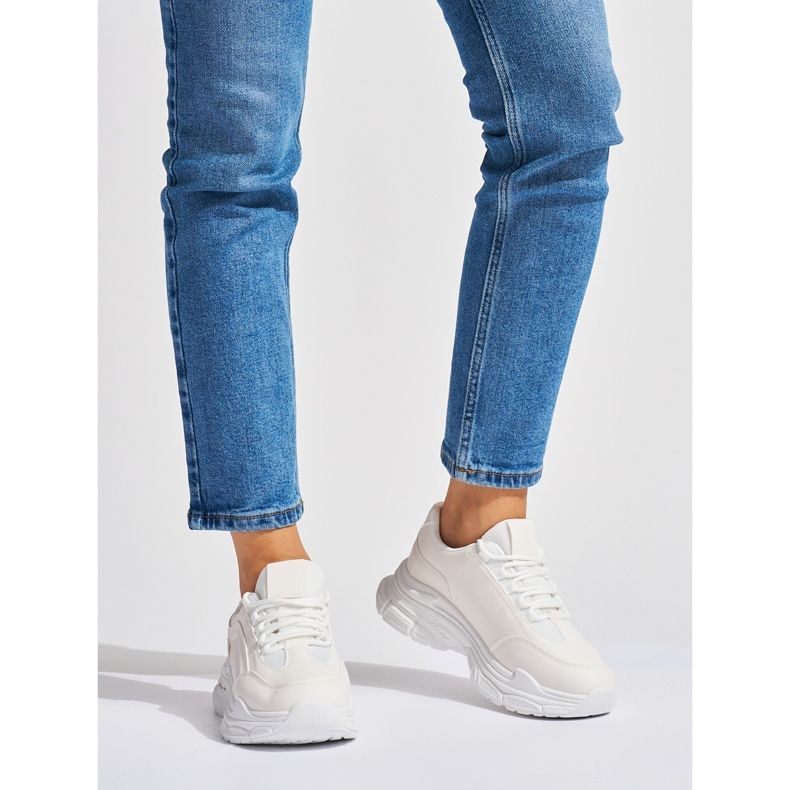 Białe damskie sneakersy 2