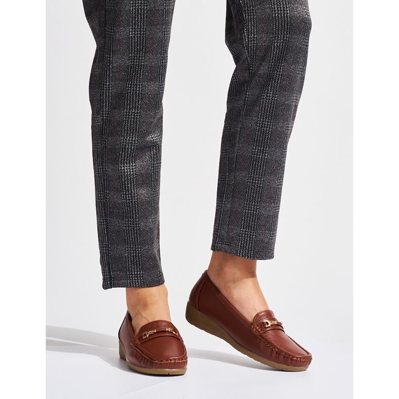 Brązowe mokasyny damskie ze zdobieniem 2