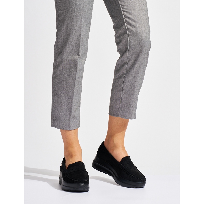 Zamszowe czarne mokasyny na grubej platformie 1