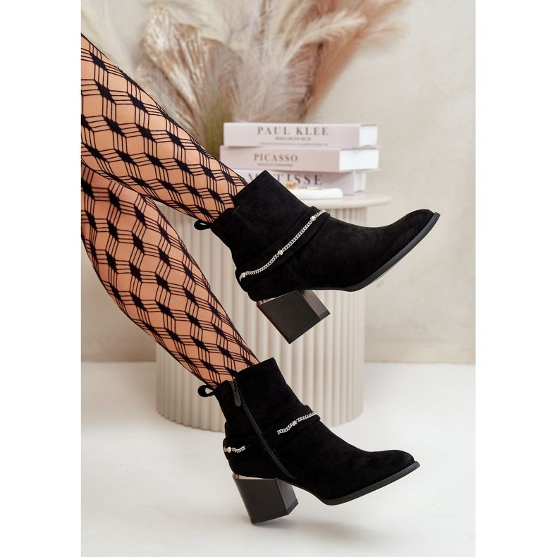 Ocieplane Botki Damskie Na Słupku Z Łańcuszkiem Eko Zamszowe Czarne Hanalen 2