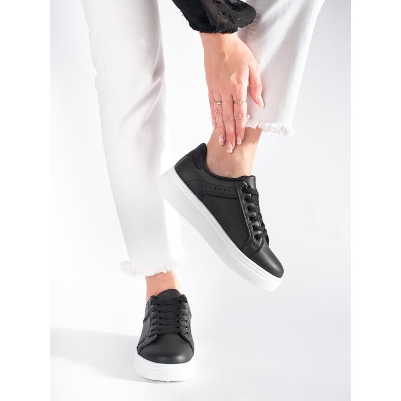 Czarne sneakersy na platformie 2